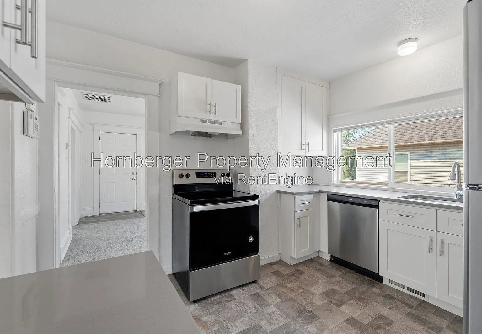 3 bed, 1.0 bath, 992 sqft, $1,545 — Photo 2