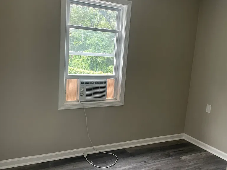 406 N Hill St — Photo 7