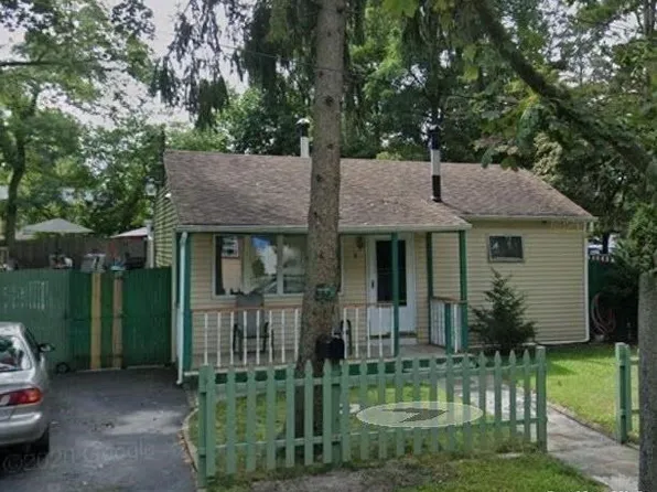 6 E Cherry Street, Central Islip, NY 11722