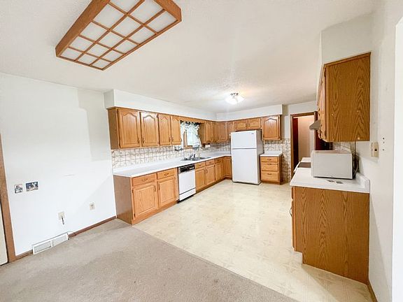 3rd image of 103 Lincoln Ave