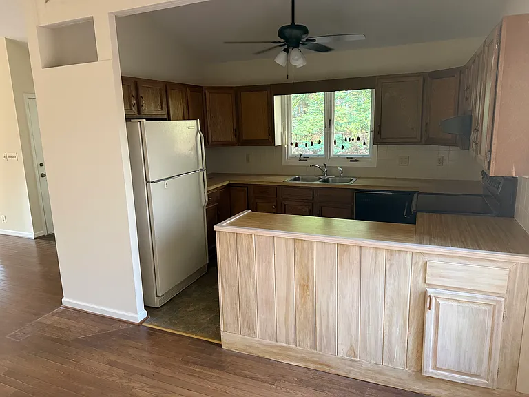1915 Oakland Dr — Photo 3