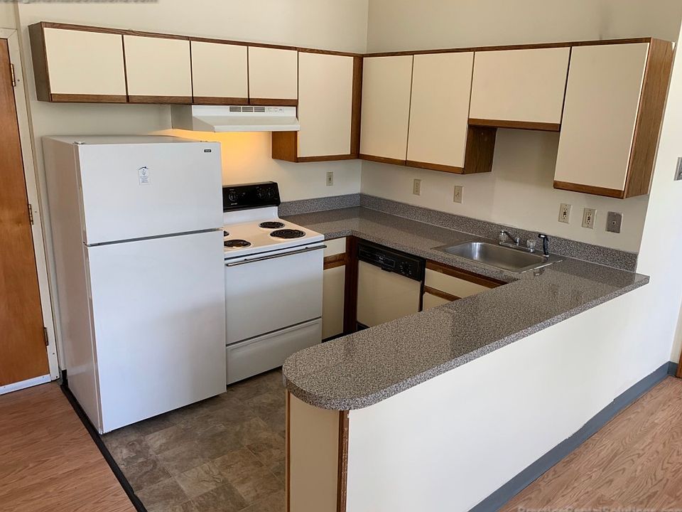 1st image of 10 Willow St #6