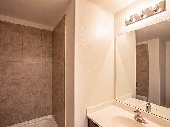 5th image of 1017 Western Rose Dr