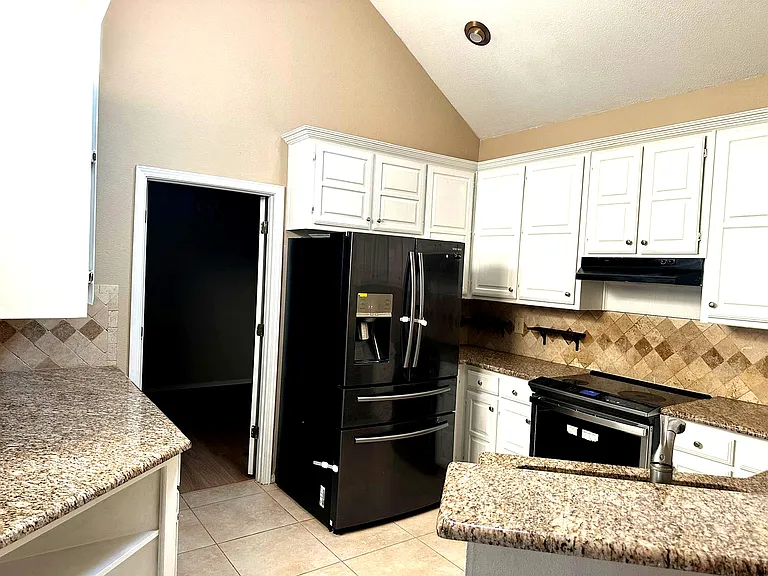 6304 Cupertino Trl — Photo 27