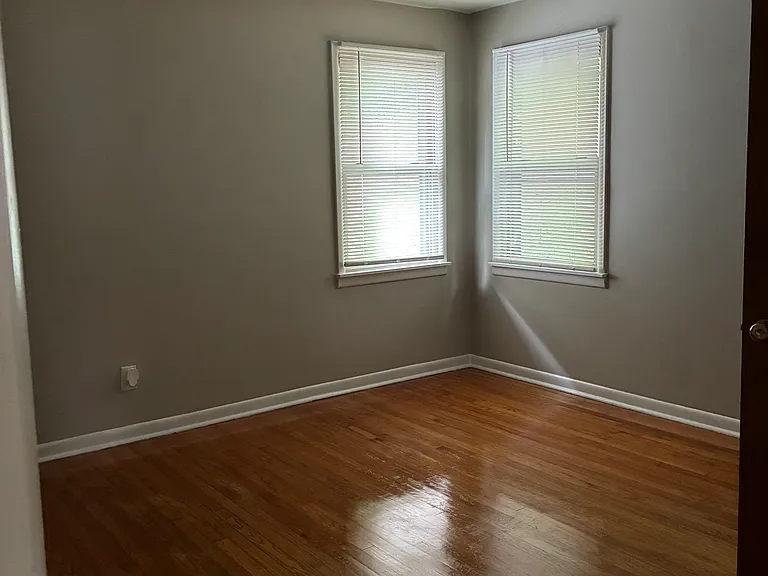 1023 Farragut Ave — Photo 8