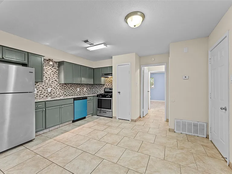 5035 Reno Dr — Photo 9