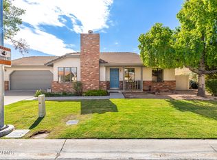 945 E Leeward Ln, Tempe, AZ 85283