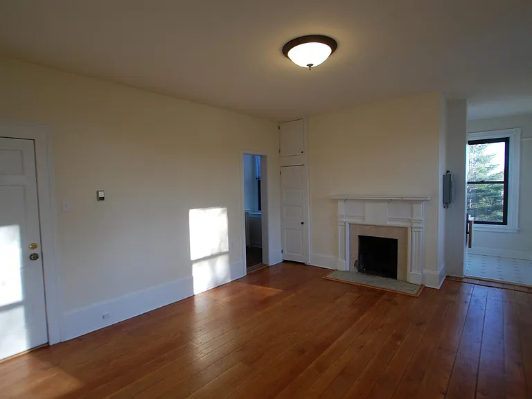 800 E Marshall St #5 — Photo 4