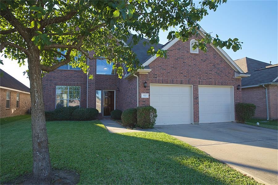 1st image of 923 La Hacienda Dr