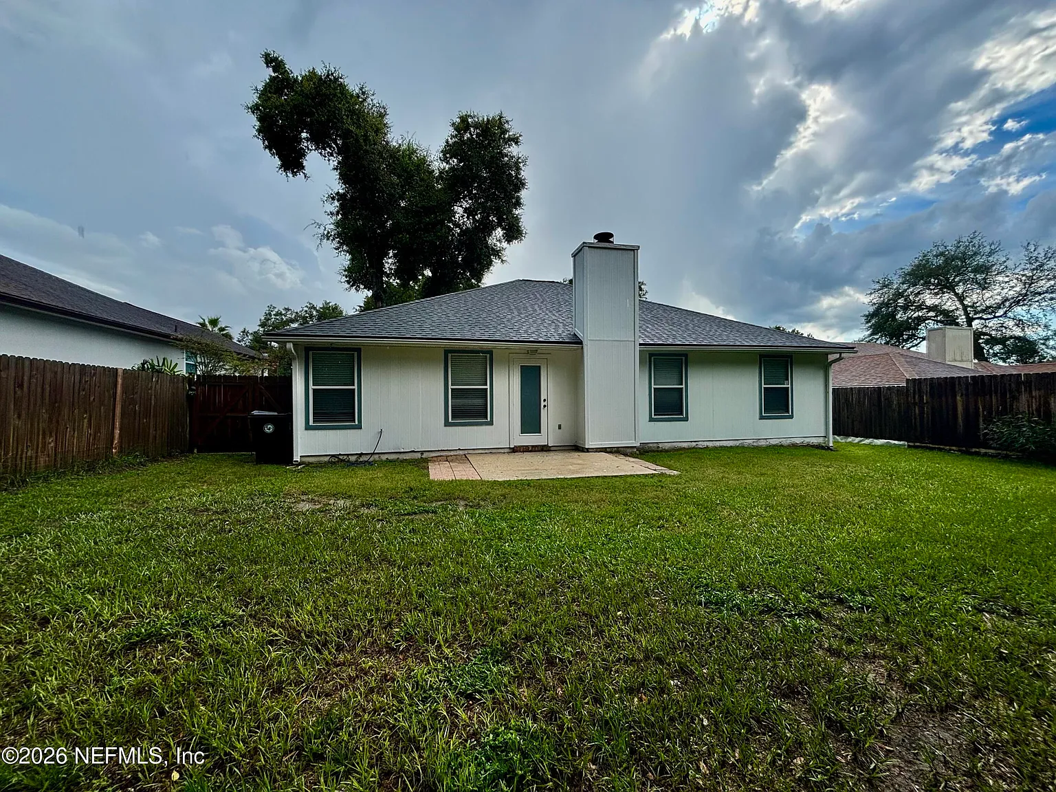 3 bed, 2.0 bath, 1612 sqft, $2,200 — Photo 2