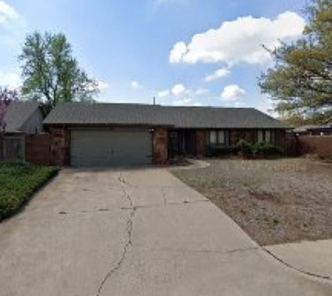 1st image of 124 E Platt Dr