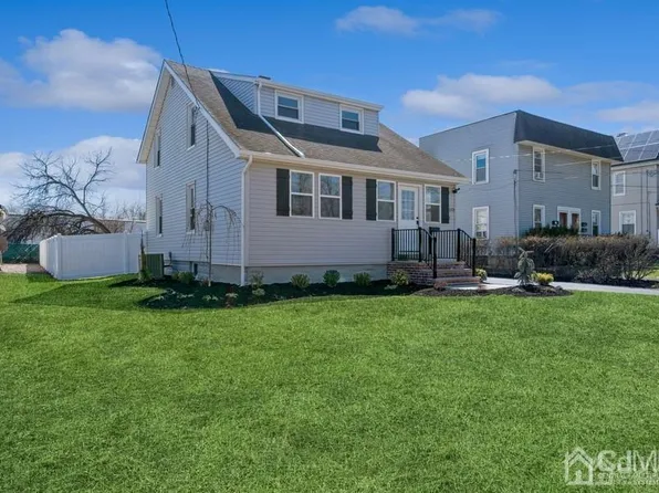 122 Runyon Ave, Middlesex, NJ 08846
