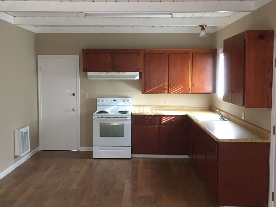 1st image of 15162 Cypress Ave