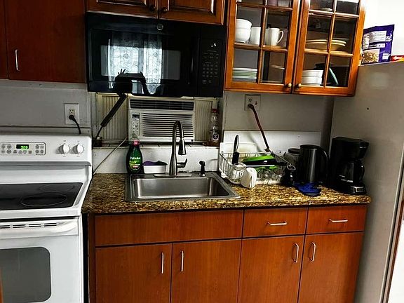 4th image of 2240 NE 137th Street