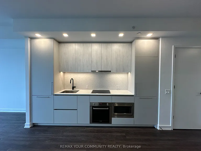 609 Sherbourne St #4405 — Photo 8