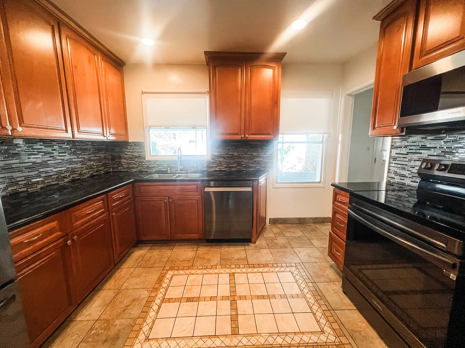 2 bed, 954 sqft, $3,375 — Photo 4