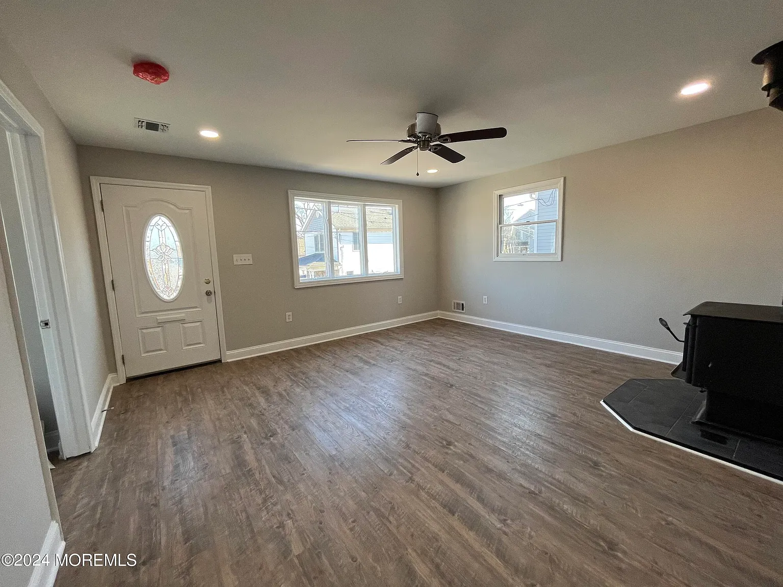 4 bed, 2.0 bath, 1421 sqft, $3,300 — Photo 2