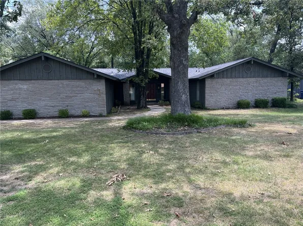119 S Dogwood St, Siloam Springs, AR 72761