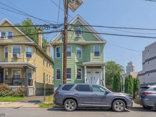 19 Lyons Pl