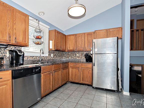 2nd image of 901 Alton Ct