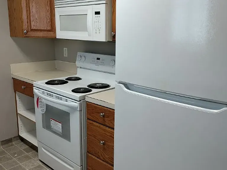 215 W Center St #11 — Photo 5