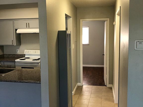 5th image of 446 E Acacia St APT 2