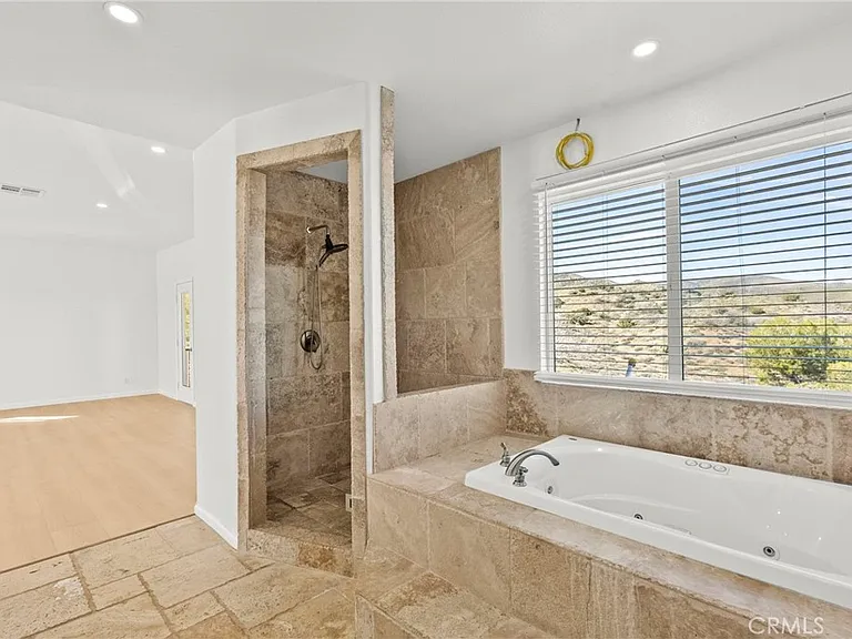 1138 Lakeview Dr — Photo 50