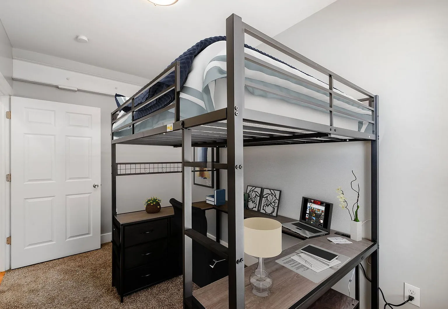 5 bed, 2.0 bath, $1,699 — Photo 2
