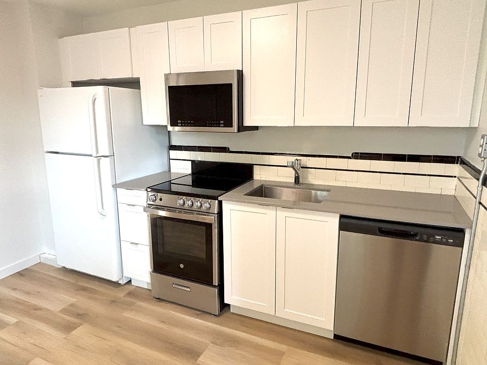1st image of 178 Mississaga St E #0