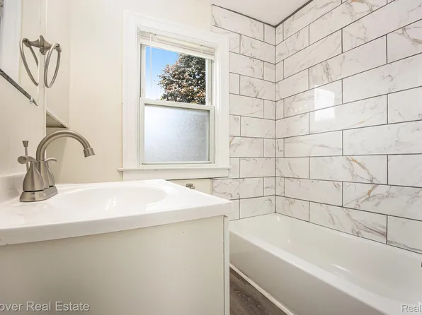 449 W Evelyn Ave, Hazel Park, MI 48030