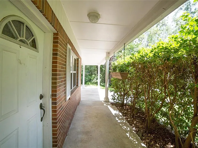 1009 NW 39th Dr — Photo 3