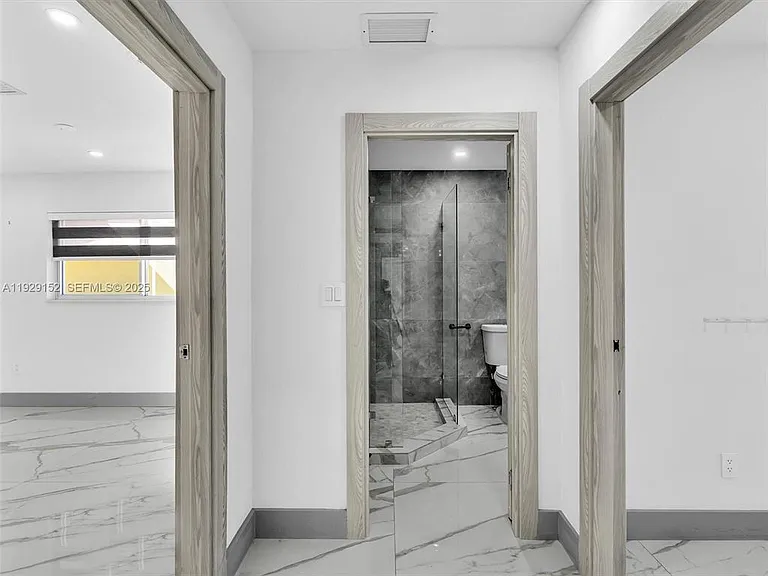 440 SE 8th Ave — Photo 8