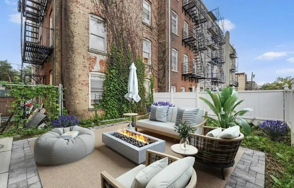 3 bed, 2.0 bath, 1109 sqft, $4,850 — Photo 3