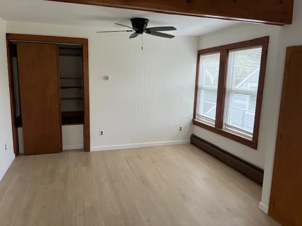 24 Perkins Ave APT 7, Narragansett, RI 02882