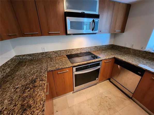 9055 SW 73rd Ct APT 2001, Miami, FL 33156
