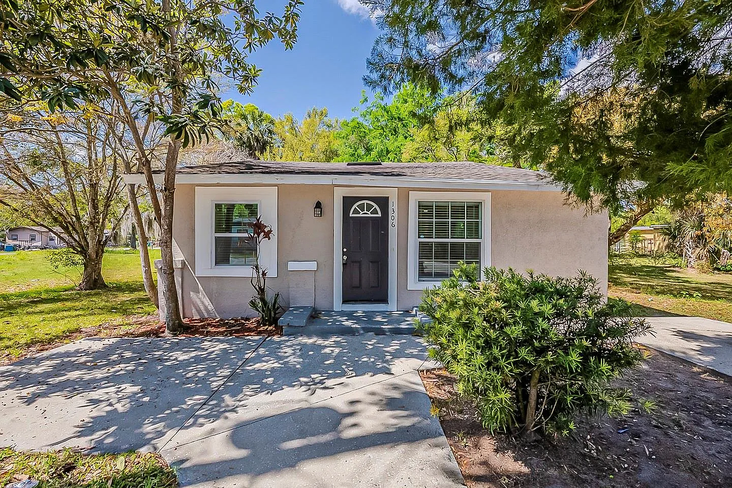 5 bed, 2000 sqft, $2,495 — Photo 2