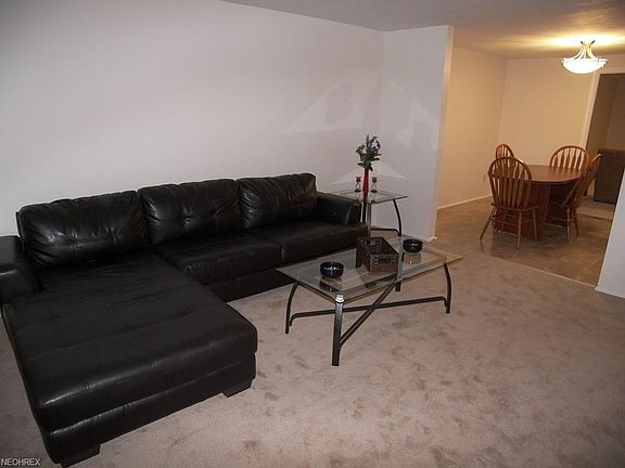 3rd image of 1646 Belfair Dr