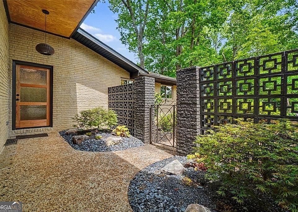 1st image of 2700 Hawaii Ct