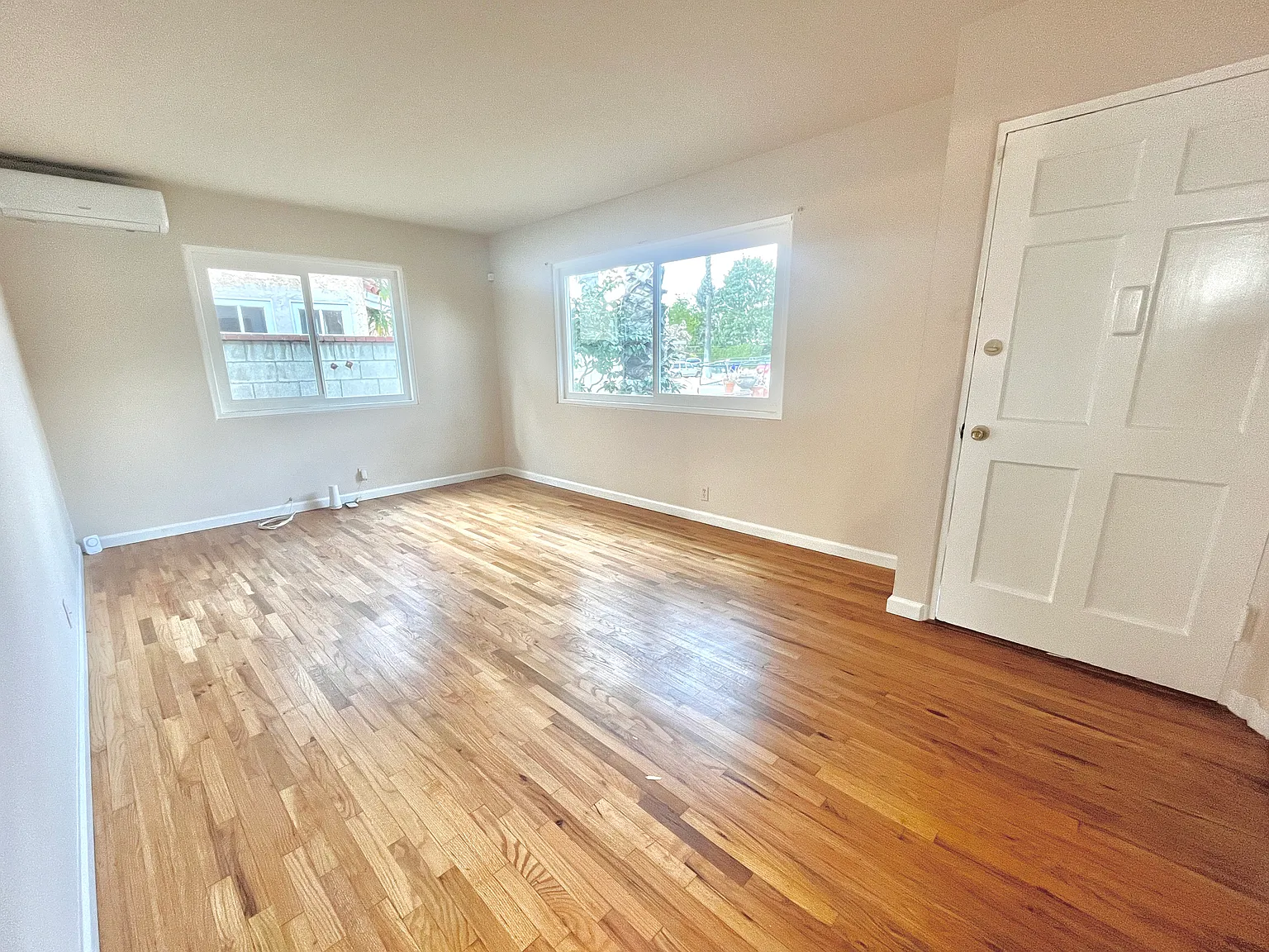 2 bed, 696 sqft, $2,750 — Photo 2