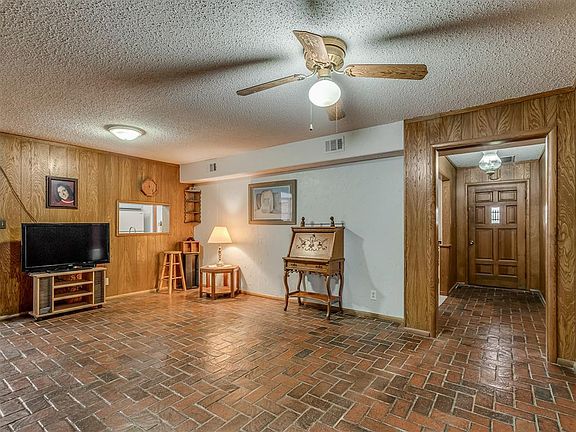 3rd image of 1414 E Sunset Ln