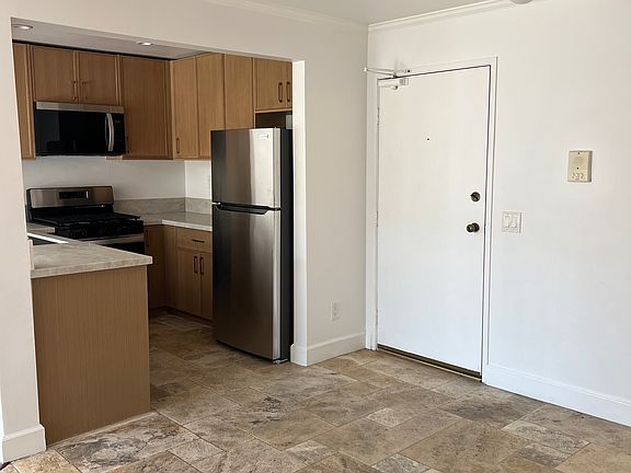 3rd image of 1517 Armacost Ave APT 102