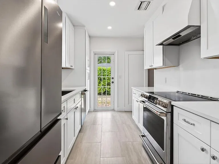236 Greymon Dr — Photo 2