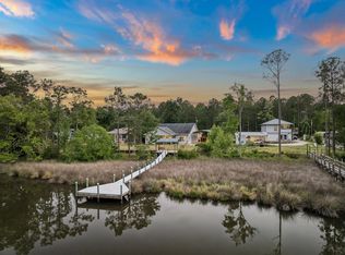 198 Waterside Ln, Freeport, FL 32439