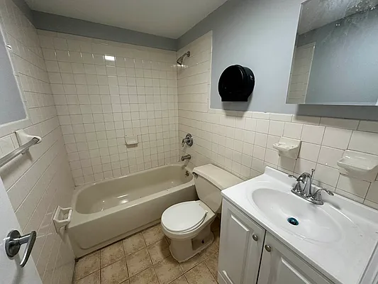 Rented by Premier Metro Realty Corp | media 16