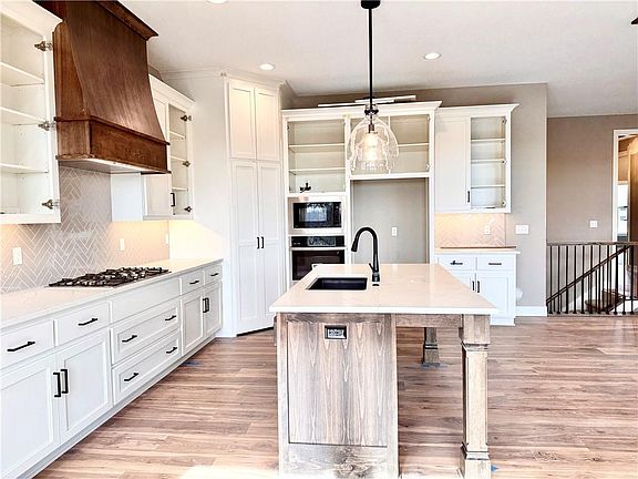 7th image of this home