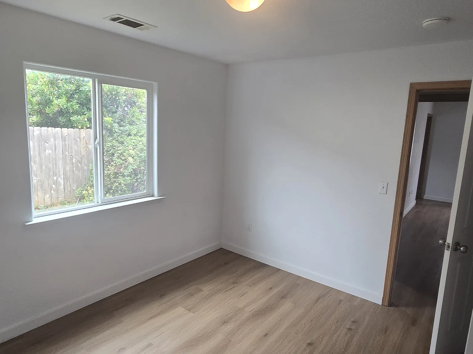 1720 Oakdale Dr — Photo 4