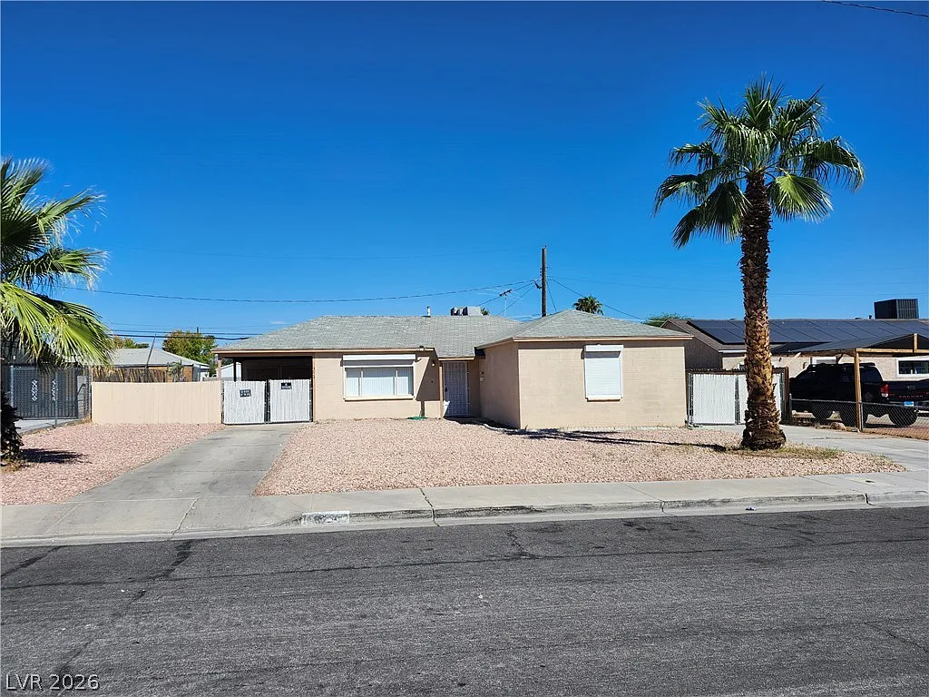 3 bed, 1.0 bath, 1117 sqft, $1,750 — Photo 2