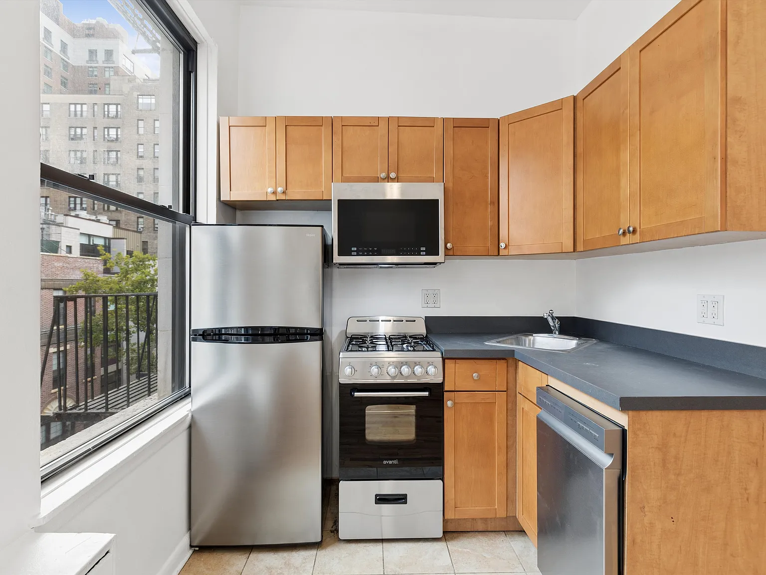 330 West 85th Street — Photo 3