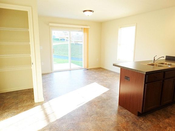 Kitchen & Dining Area