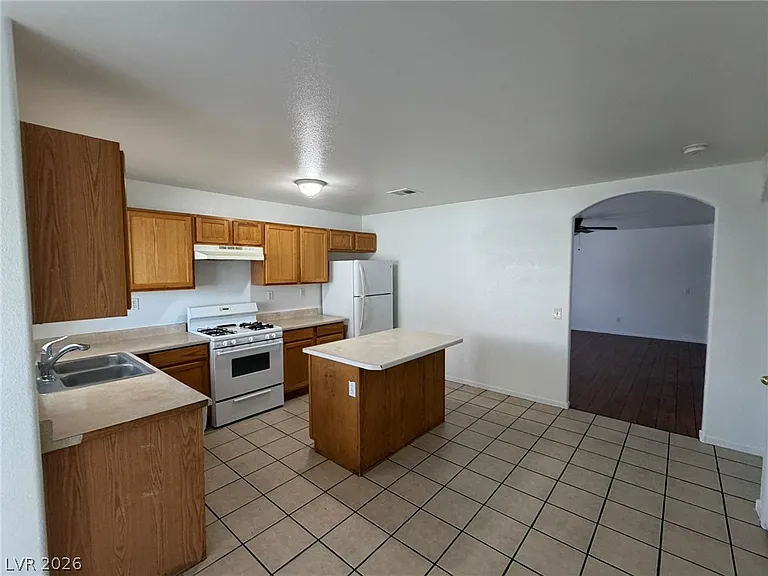 2561 Rosy Sunrise St — Photo 7